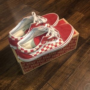 Vans old skool red checkered board
